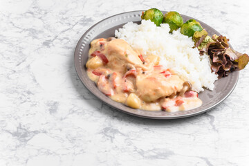 鶏肉のクリームソース煮込み