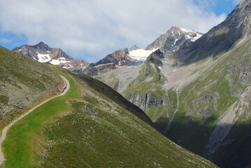 Veduta estiva del ghiacciaio nella valle di Pitzal (Alpi Austriache).