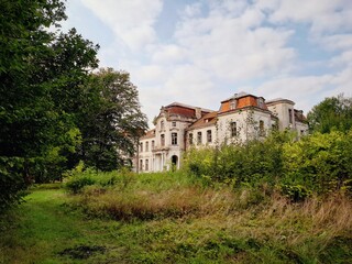 ZHELUDOK, BELARUS - SEPTEMBER 12, 2020: The abandoned manor of Svyatopolk-Chetvertinsky, built in the early 20th century. Popular tourist attraction in Belarus - 384508047