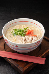 豚骨スープのうどん
