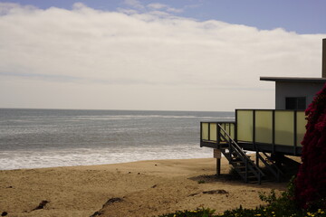 海とビーチと別荘