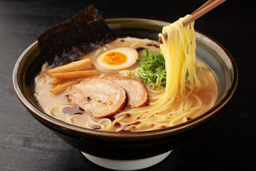 豚骨醤油ラーメン