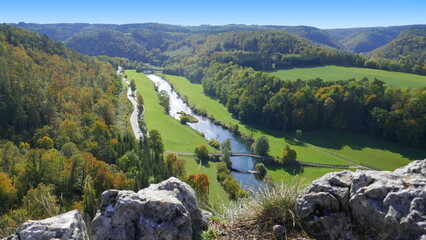 Blick vom Rabenstein auf den Donauflusslauf