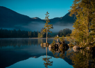 Der Hintersee mit Watzmann in Bechdesgardenerland in Bayern