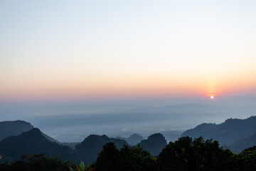 Obraz premium Beautiful sunset over the mountain range at Ken Fin viewpoint ,Chiang Mai, Thailand