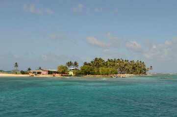 Sailing around the paradise islands and beaches of San Blas (Kuna Yala) in the Caribbean, Panama
