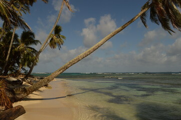 Sailing around the paradise islands and beaches of San Blas (Kuna Yala) in the Caribbean, Panama
