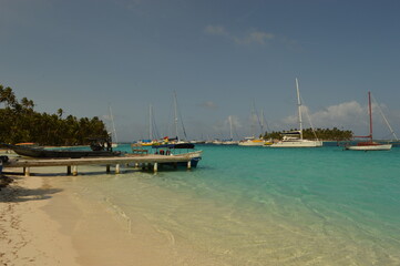 Sailing around the paradise islands and beaches of San Blas (Kuna Yala) in the Caribbean, Panama