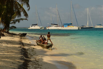 Sailing around the paradise islands and beaches of San Blas (Kuna Yala) in the Caribbean, Panama