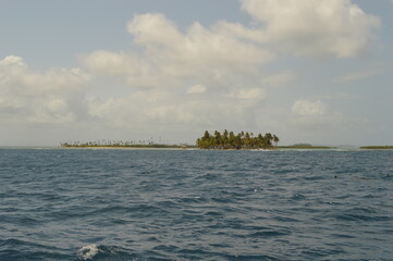 Sailing around the paradise islands and beaches of San Blas (Kuna Yala) in the Caribbean, Panama