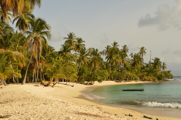 Sailing around the paradise islands and beaches of San Blas (Kuna Yala) in the Caribbean, Panama
