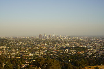 Naklejka premium グリフィス天文台からみるロサンゼルスのダウンタウンの街並み