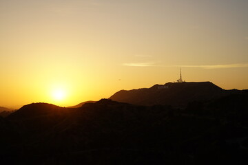 夕日とハリウッドサイン