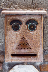 Door bell and letter box shaped like a robot face