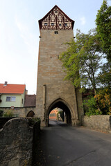 Fototapeta na wymiar Stadttor der Stadtmauer in Münnerstadt, Bayern, Deutschland, Europa. City gate of the city wall in Muennerstadt, Bavaria, Germany, Europe.