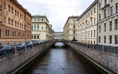 Fototapeta na wymiar view of the Hermitage bridge from the first winter bridge