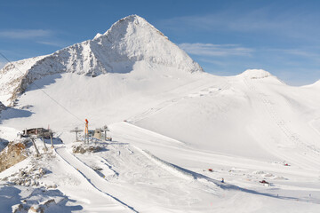 Fototapeta na wymiar Gletscherhütte Olperer, Hintertuxer Gletscher Skiort in Österreich