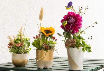 Betonvase Herbst Herbstblumen Strohblumen Kornblumen Basteln Hacks Beton
Deko Weihnachten Betonvasen-Basteln Formen Goldfarbe 
Beton Blumen Garten Blumenvase DIY 
Basteln mit Beton Vasen aus Beton 