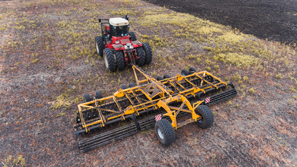 Disc harrow with tractor