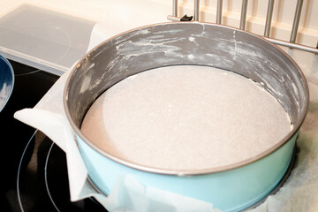 Sponge cake mold prepared to add the dough and place it in the oven