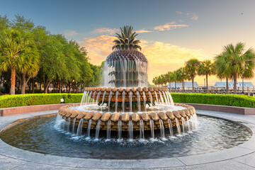 Naklejka premium Charleston, South Carolina, USA at the Waterfront Park Pineapple Fountain