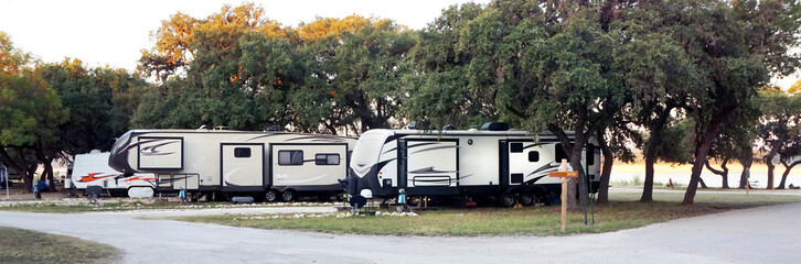 Camping in Texas by the Lake. - obrazy, fototapety, plakaty