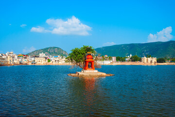 Hindu temple on Pushkar lake, India