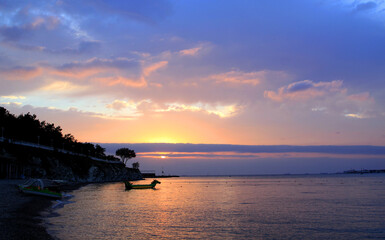 Fototapeta na wymiar Photo of a beautiful sea landscape at sunset
