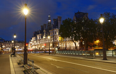 Fototapeta na wymiar City Hall of Paris and bridge Arcole across Seine river at night, France.