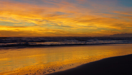 Fototapeta na wymiar sunset on the beach