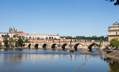 Obraz premium Charles bridge and prague castle sunny panorama old town