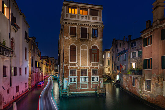 Venezia Palazzo Tetta lunga esposizione notturna