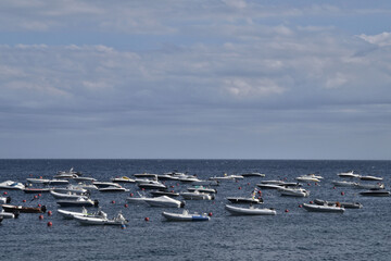 Barcos anclados en la bahía de  Calella de Palafrugell