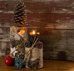 Weihnachten Weihnachtsschmuck Kerze Weihnachtskugeln Weihnachtsstern
Licht Tannenzapfen Baumstamm Platzdecke Birkenholz Birke Birkenstamm
Weihnachtsbaum Kugeln Kerzenschein DIY Advent Dekoration 

