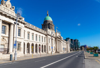 Fototapeta na wymiar The Custom House Dublin