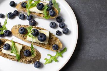 baguette with brie and blueberries