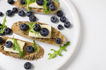 baguette with brie and blueberries