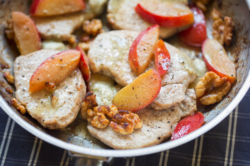 Pork tenderloins with walnuts, apples and sage butter 