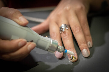 retirando esmalte semipermanente