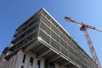 Fototapeta na wymiar Immeuble de bureaux en construction dans le quartier d'affaires de La Part Dieu, ville de Lyon, département du Rhône, France