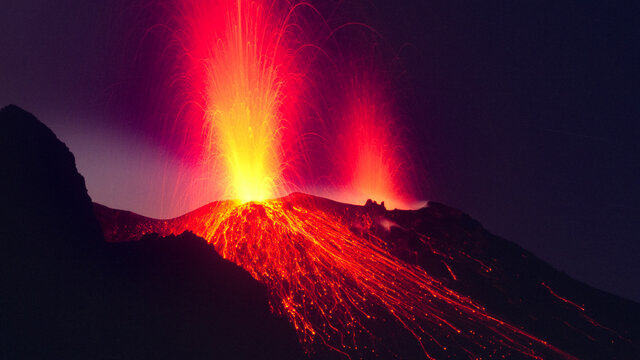 amazing moment of strombolian eruption