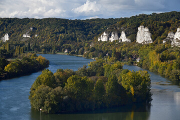 Village fluvial