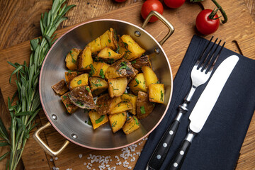 Fried potatoes in a pan in a restaurant
