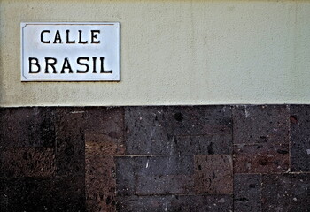 Spanish place name 'calle Brasil' (in English 'Brasil Street').
