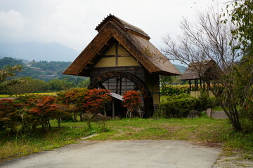 Fototapeta na wymiar 里山の水車小屋