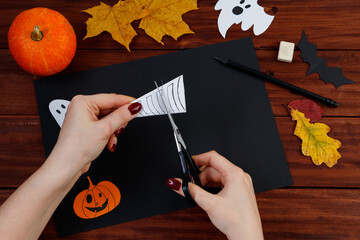 Halloween DIY. Step-by-step instructions for making a spider web from paper.
