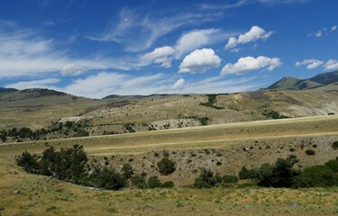 Naklejka premium Scenic view at the Yellowstone River heading toward Gardiner, Montana.