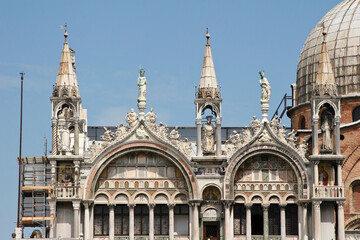 Fototapeta na wymiar Basilica di San Marco, Piazza San Marco, Venice, Italy 