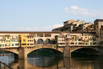 Fototapeta na wymiar Ponte Vecchio and the Arno River in Florence, Italy