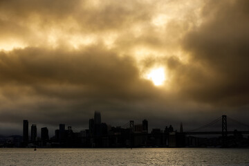 Naklejka premium Dramatic Sunset over San Francisco Downtown via Port View Park in Oakland California